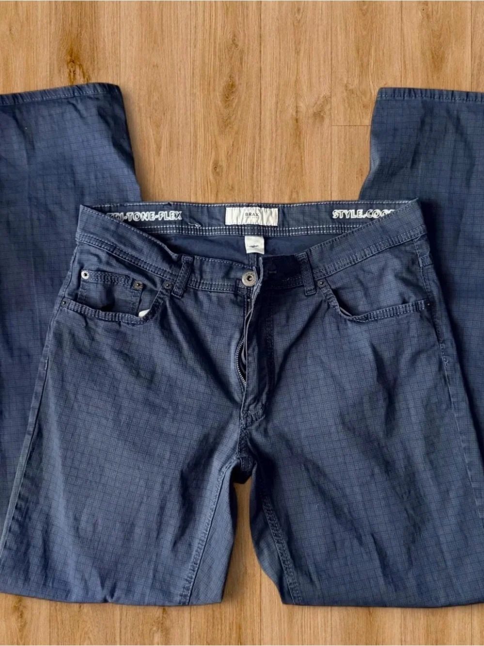 Men's Straight-Fit Navy Jeans with Subtle Grid Texture